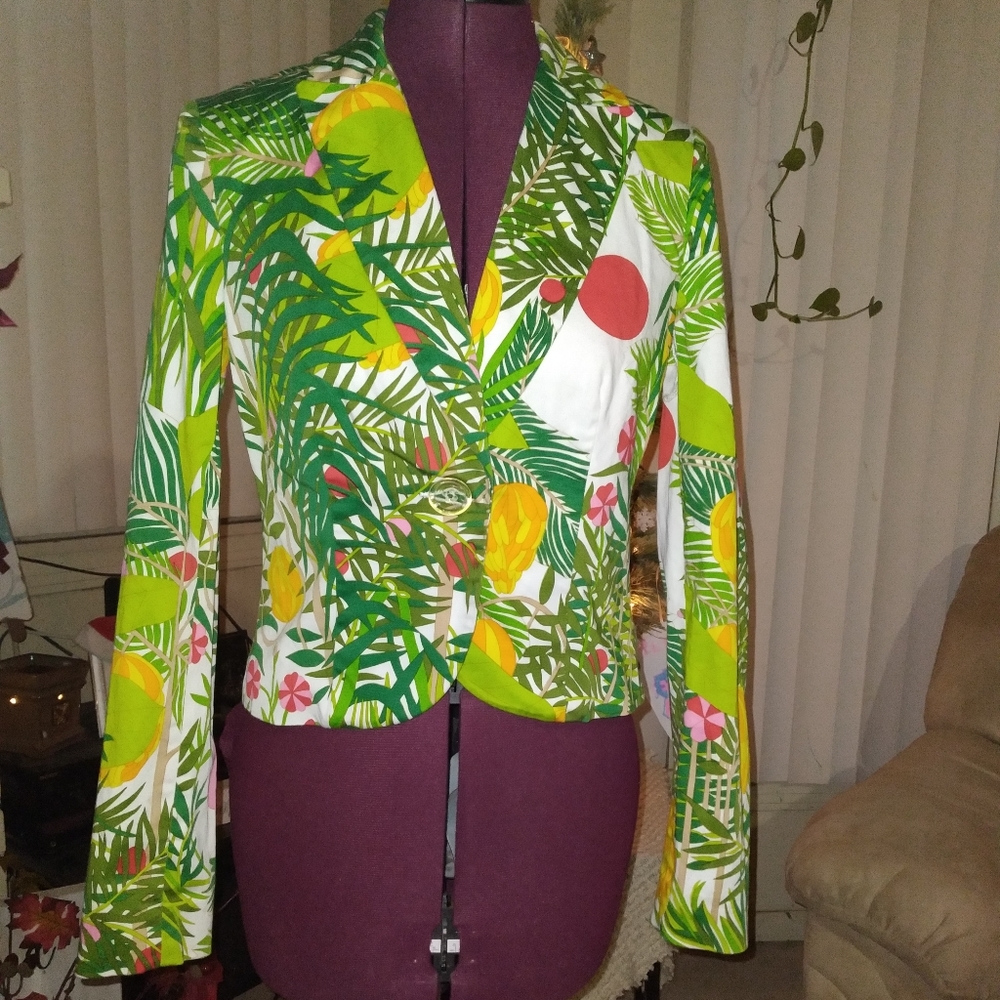 🎟️3x$10🎟️ EUC Edward an Floral jacket. One button. Size S